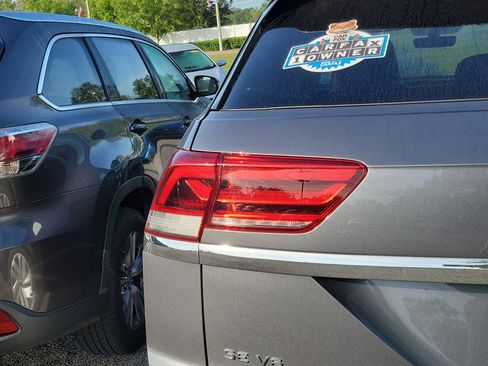 Used 2021 Volkswagen Atlas Cross Sport SE w/ Panoramic Sunroof Package image 18