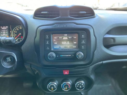 Used 2016 Jeep Renegade Latitude FWD image 20