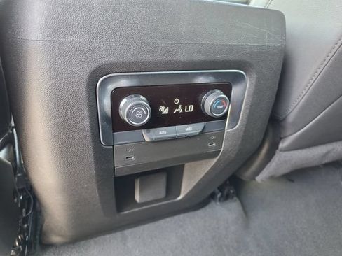 Used 2025 Chevrolet Suburban Z71 AWD/4WD image 10