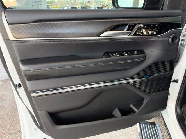 Used 2022 Jeep Grand Wagoneer Series II w/ Quick Order Packagew 28T AWD/4WD image 20
