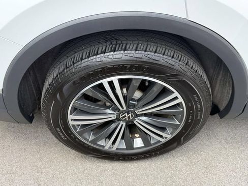 Certified 2024 Volkswagen Tiguan Wolfsburg Edition AWD/4WD image 9