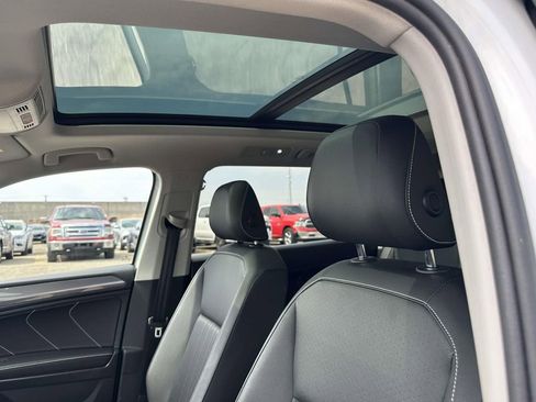 Certified 2023 Volkswagen Tiguan SE w/ Panoramic Sunroof Package image 23