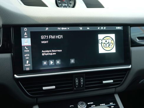 Used 2020 Porsche Cayenne S image 24