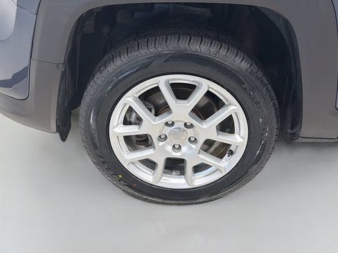 Used 2021 Jeep Renegade Latitude AWD/4WD image 29