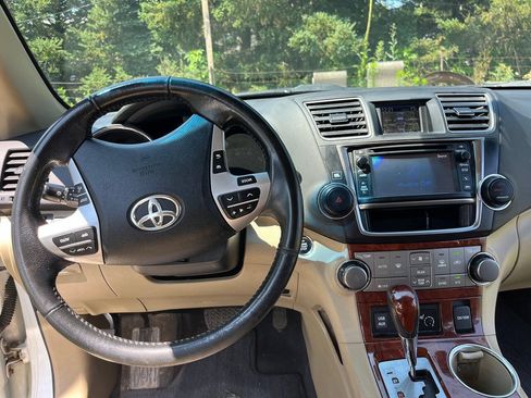 Used 2013 Toyota Highlander Limited AWD/4WD image 8