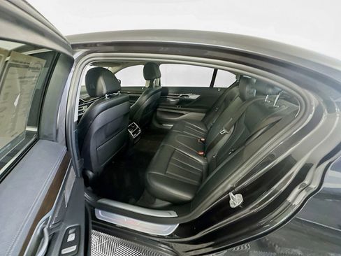 Used 2019 BMW 740i xDrive AWD/4WD image 25