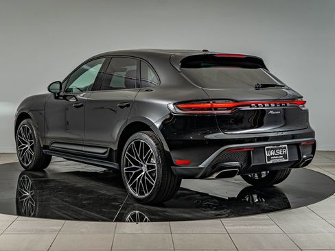 Certified 2026 Porsche Macan AWD/4WD image 3