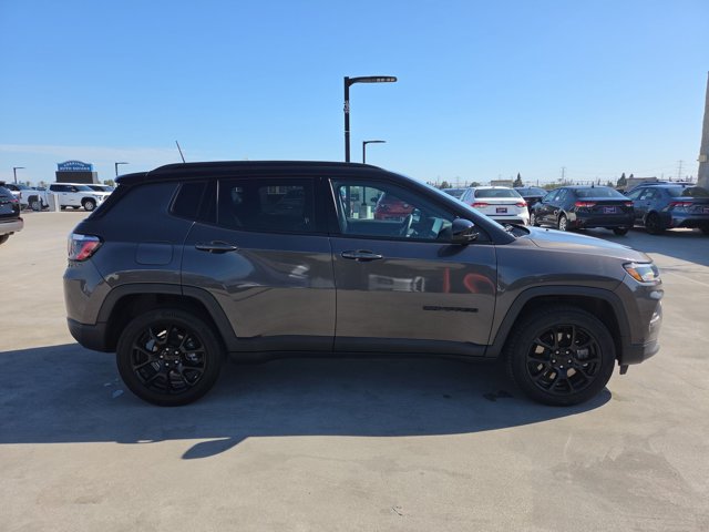 Used 2023 Jeep Compass Latitude AWD/4WD image 4