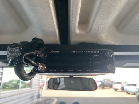 Used 2018 Jeep Wrangler Unlimited Sahara image 15