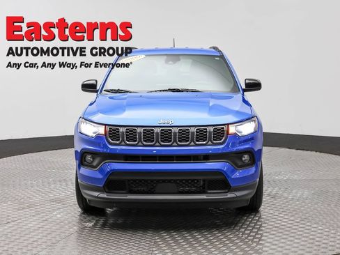 Used 2024 Jeep Compass Latitude AWD/4WD image 2
