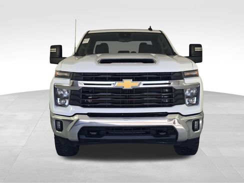 Used 2024 Chevrolet Silverado 2500 LT AWD/4WD image 2