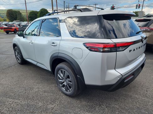 New 2025 Nissan Pathfinder SV w/ Black Appearance Package image 6