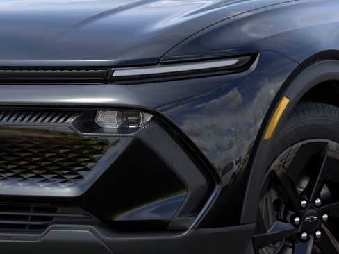 New 2026 Chevrolet Equinox EV LT w/ Midnight Package FWD image 10