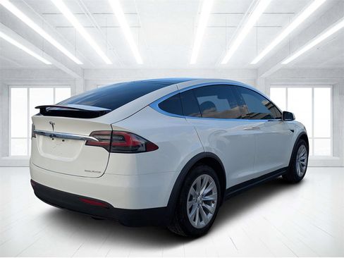 Used 2019 Tesla Model X 100D image 3