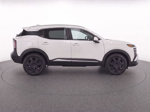 Used 2025 Nissan Kicks SV w/ SV Premium Package FWD image 9