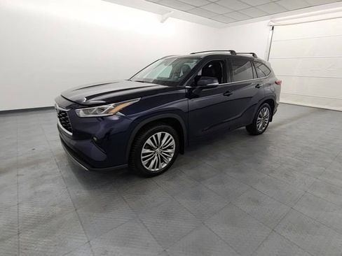 Used 2021 Toyota Highlander Limited image 3