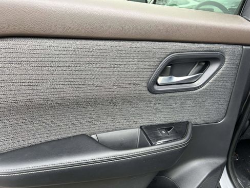 Used 2022 Nissan Rogue SV image 12