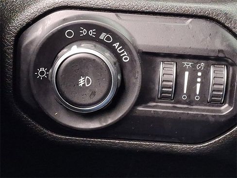 Used 2018 Jeep Wrangler Unlimited Sport image 25