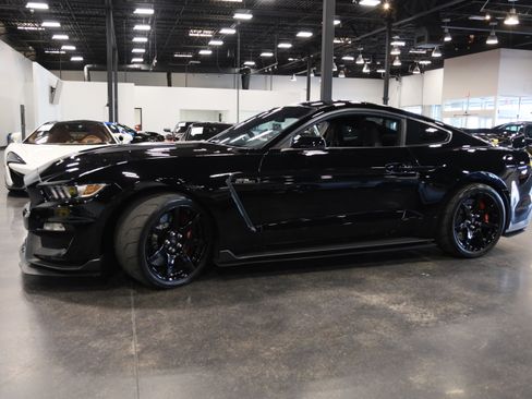 Used 2018 Ford Mustang Shelby GT350R w/ GT350R Equipment Group 920A RWD image 9