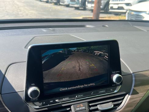 Used 2025 Nissan Altima 2.5 SV FWD image 20