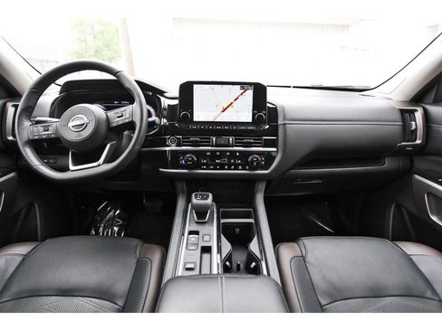 Used 2024 Nissan Pathfinder Platinum w/ Cargo Package FWD image 9