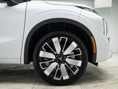 New 2025 Mitsubishi Outlander SEL image 26