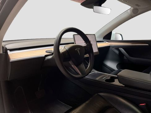 Used 2024 Tesla Model Y Long Range AWD/4WD image 9