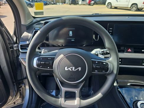 Used 2025 Kia Sportage LX image 17