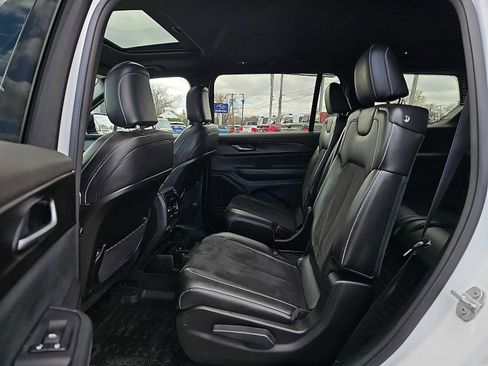 Used 2023 Jeep Grand Cherokee L Altitude image 12