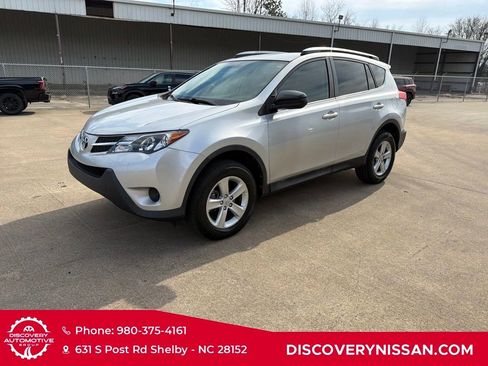 Used 2014 Toyota RAV4 LE image 2