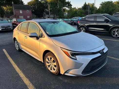 Used 2023 Toyota Corolla LE FWD image 5