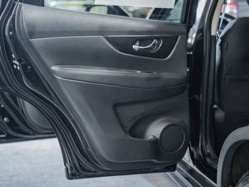 Used 2020 Nissan Rogue SV FWD image 37