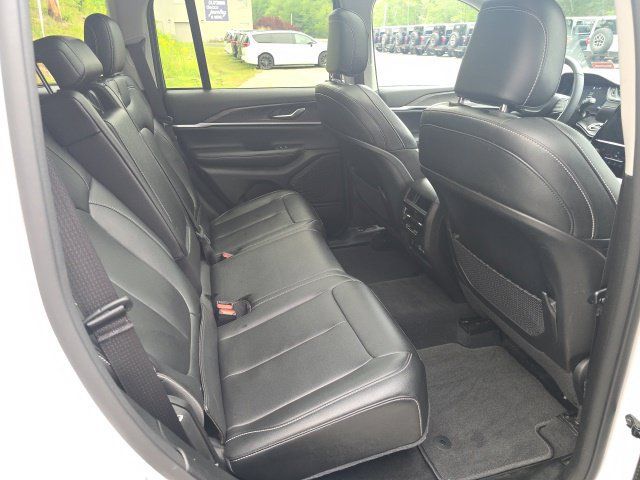 Used 2023 Jeep Grand Cherokee Limited AWD/4WD image 13