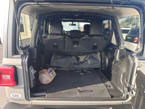 Used 2021 Jeep Wrangler Unlimited Sahara image 8