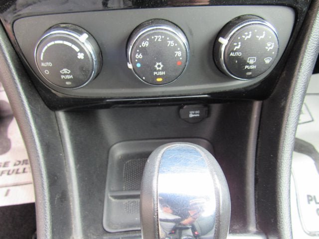 Used 2012 Chrysler 200 Touring w/ Cold Weather Group FWD image 15