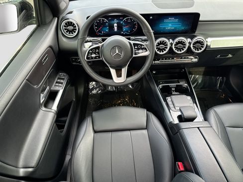 Used 2022 Mercedes-Benz GLB 250 image 16