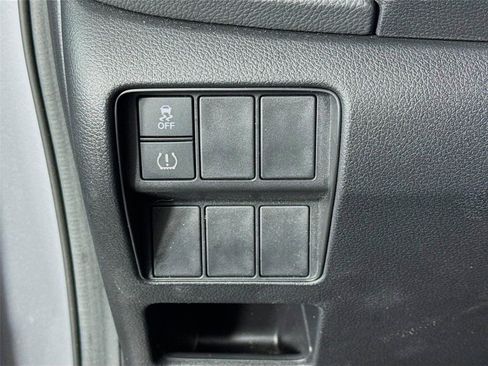 Used 2018 Honda CR-V LX image 10