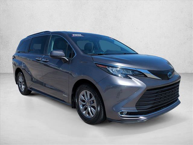 Used 2021 Toyota Sienna XLE FWD image 3
