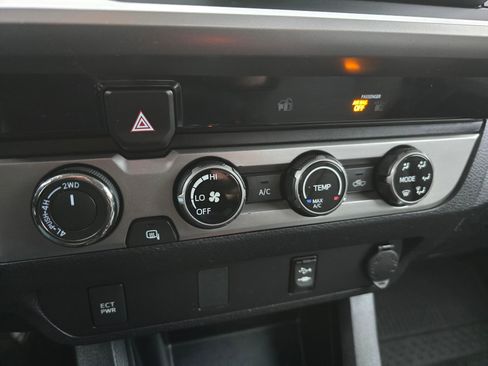 Used 2017 Toyota Tacoma SR5 image 17