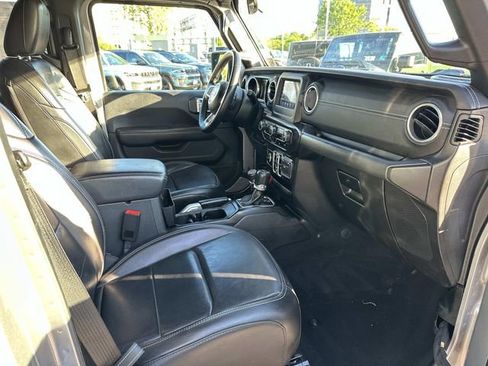 Used 2018 Jeep Wrangler Unlimited Sahara AWD/4WD image 10