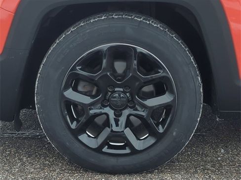 Used 2015 Jeep Renegade Latitude w/ Popular Equipment Group image 10