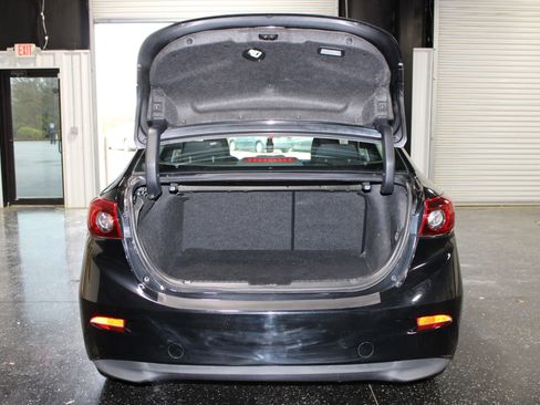 Used 2017 MAZDA MAZDA3 Sport image 26