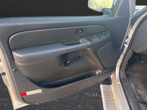 Used 2007 GMC Sierra 2500 SLE w/ Heavy-Duty Power Package image 12