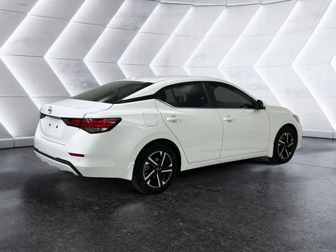 Used 2025 Nissan Sentra SV image 4