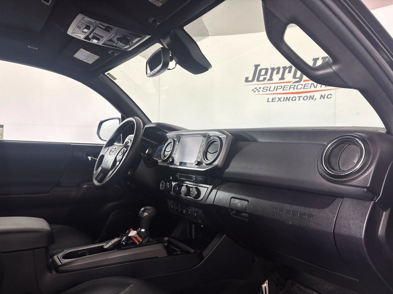 Used 2021 Toyota Tacoma TRD Off-Road w/ TRD Premium Off Road Package AWD/4WD image 33