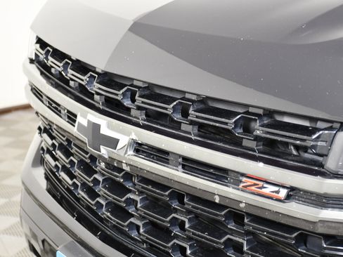 Used 2021 Chevrolet Tahoe Z71 w/ Z71 Off-Road Package AWD/4WD image 11