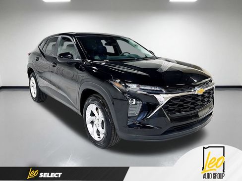 Used 2024 Chevrolet Trax LS w/ LS Convenience Package FWD image 5
