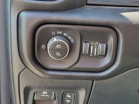 Used 2025 RAM 1500 Laramie AWD/4WD image 9