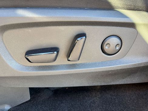 Used 2025 Nissan Pathfinder SV image 25