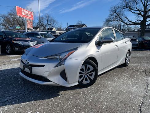Used 2016 Toyota Prius Two image 1